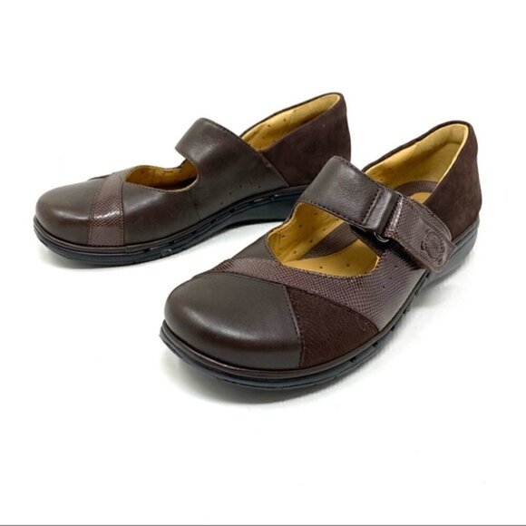 Clark’s Un Swan Dark Brown Leather Mary Jane comfort shoe NARROW - Picture 2 of 9